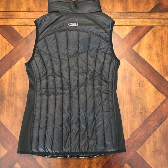 Calvin Klein Performance Drama Collar Puffer Vest - Picture 5 of 16